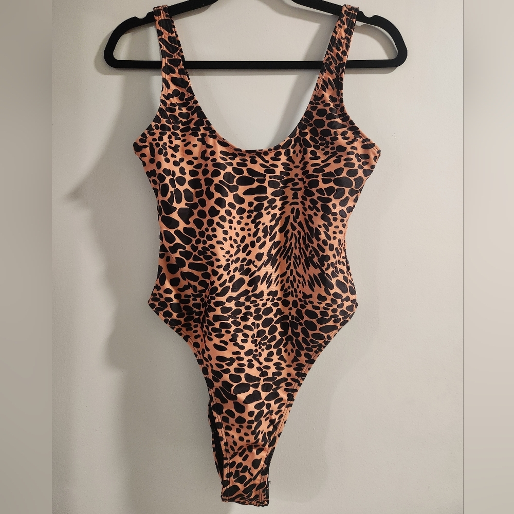 NWT boohoo Animal Print One-Piece Swimsuit Size M or 6